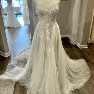 Essense of Australia bridal gown D4097